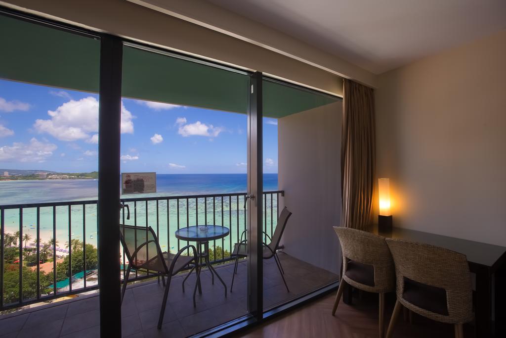 Guam Reef Hotel Tumon Exteriör bild