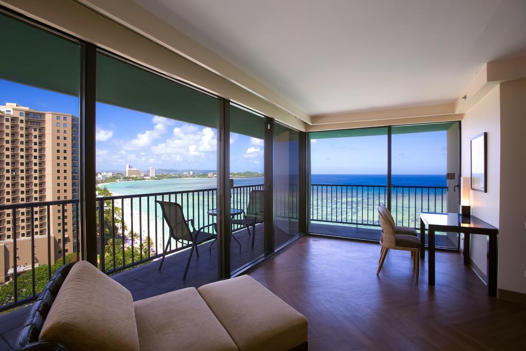 Guam Reef Hotel Tumon Exteriör bild