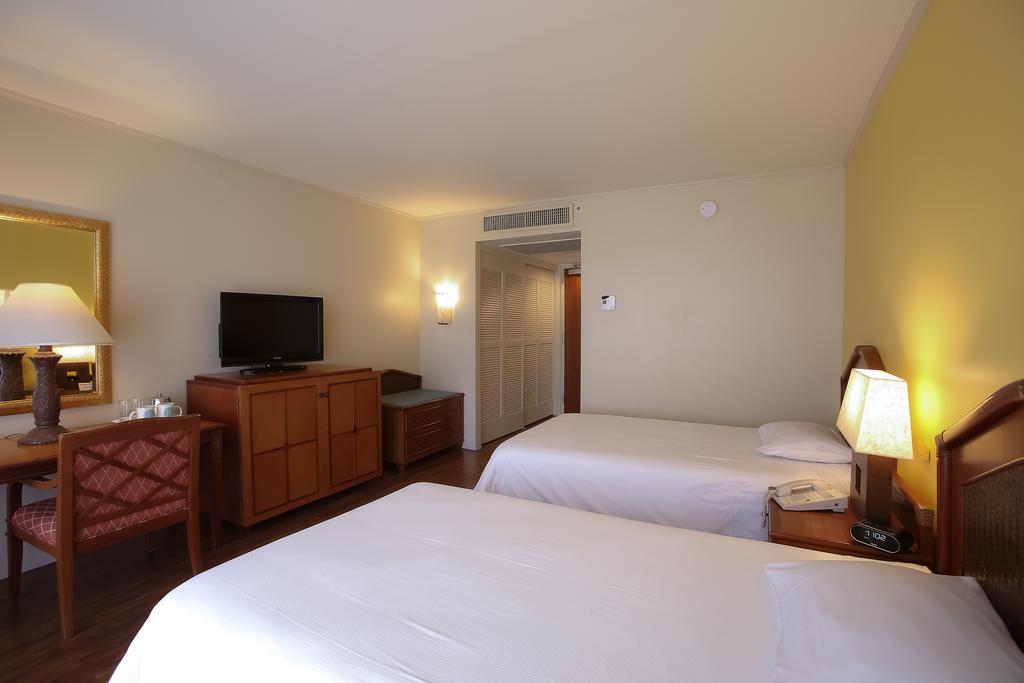 Guam Reef Hotel Tumon Exteriör bild