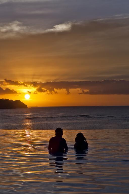 Guam Reef Hotel Tumon Exteriör bild
